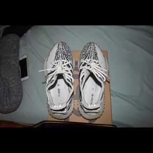 selling size 7 mens yeezy boost 350 v2.